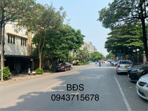 Bán 100m2 đất tặng nhà cấp 4 mặt phố Hoàng Như Tiếp, bồ đề, Long biên.