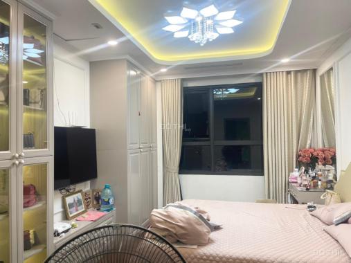 Cho thuê căn góc 3 ngủ tòa C7, DT rộng 110m2, chung cư Vinhomes D'Capital, đủ đồ đẹp (tân cổ điển)