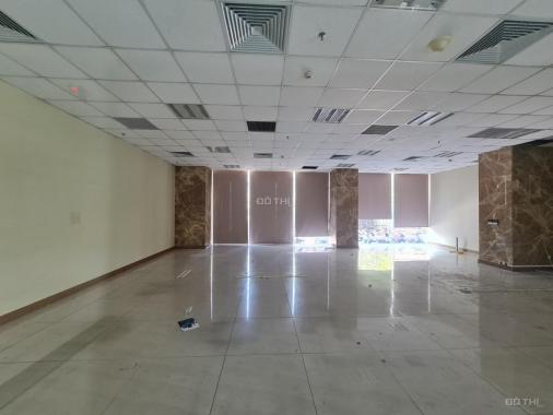 Cần cho thuê lô văn phòng 100m2 quận Cầu Giấy gần công viên, cây xăng Dương Đình Nghệ, Cầu Giấy