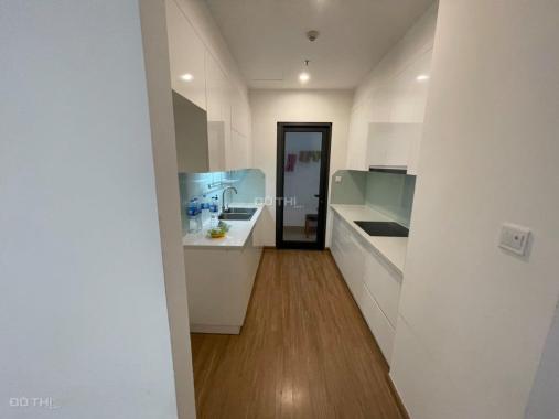 Cho thuê căn góc 4 phòng ngủ view trọn hồ điều hòa Vinhomes Skylake tòa S1, đồ cơ bản