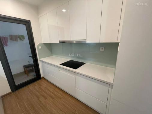 Cho thuê căn góc 4 phòng ngủ view trọn hồ điều hòa Vinhomes Skylake tòa S1, đồ cơ bản