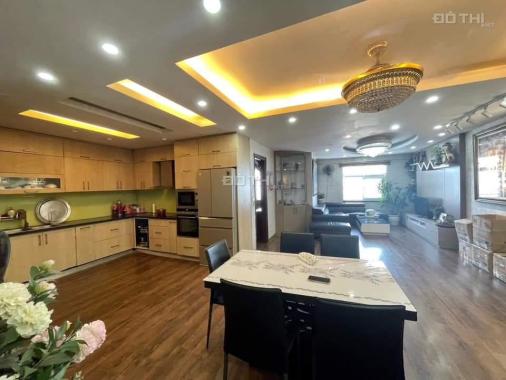 Gia đình cần bán gấp . thiện chí cần bán gấp căn penthouse Hà Đông view đẹp. 242m2, bao phí