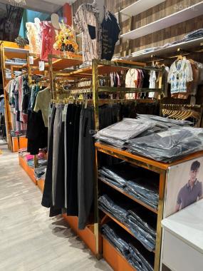 Sang toàn bộ HÀNG HOÁ VẬT DỤNG trang thiết bị shop thời trang cao cấp