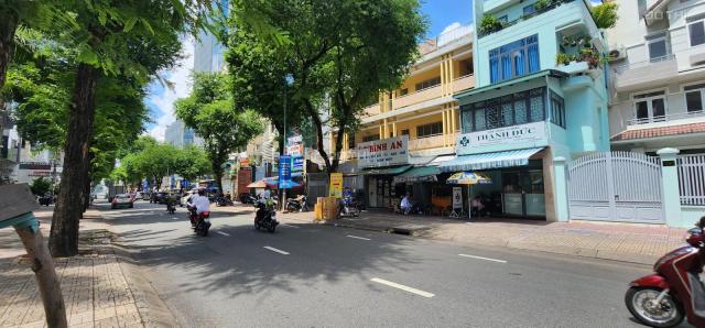 Cho thuê nhà 114 Võ Văn Tần, Q.3 - DT 8x12m nở 12.5m, trệt 3 lầu