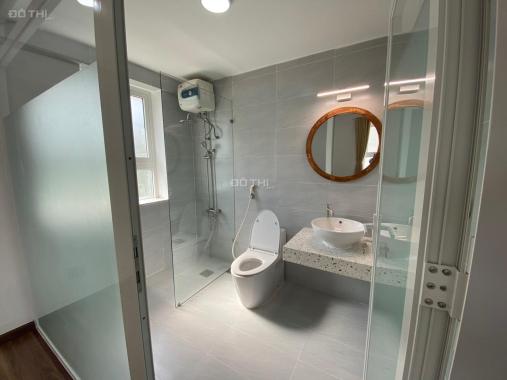 Cho thuê căn hộ Mỹ Khánh 3 có 3PN + 2WC ở Phú Mỹ Hưng lầu trung view hồ bơi