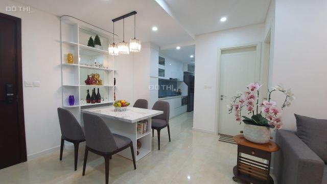 Bán căn hộ chung cư Vinhomes D'Capitale.Căn hộ 72M 2PN. BC View Hồ & CV. Giá 5.9. LH: 0936031229