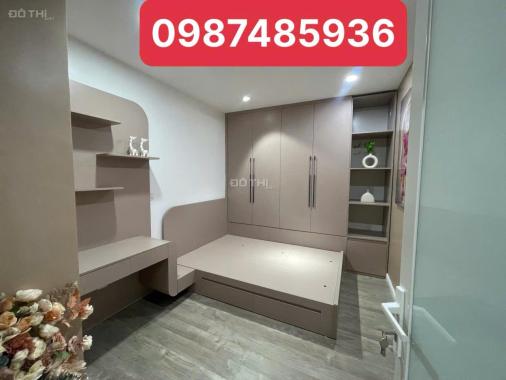 CẦN BÁN GẤP CĂN HỘ 4 NGỦ VINHOMES ROYAL CITY, NỘI THẤT NHẬP KHẨU, NHÀ MỚI ĐẸP.LH:0987485936