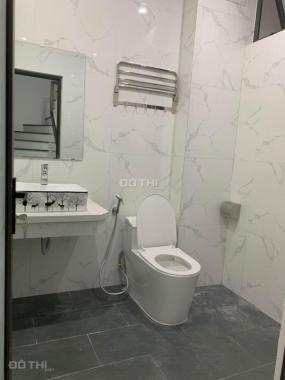 Nhà đẹp ngõ Võng Thị, giá 15 tỷ, 48m2, thang máy, mới đẹp ở luôn