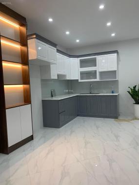 Nhà đẹp ngõ Võng Thị, giá 15 tỷ, 48m2, thang máy, mới đẹp ở luôn