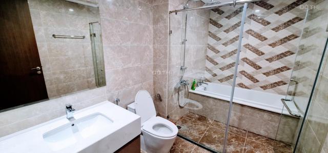 Cho thuê căn hộ chung cư Vinhomes Westpoint tòa W2, 4PN, 3W, đủ đồ, hướng Đông nam