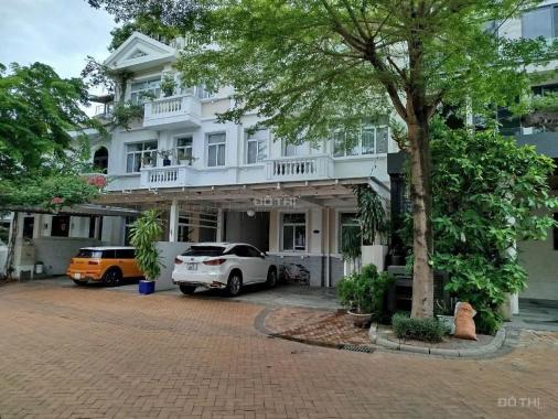 Bán Biệt thự vườn Chateau 3, 7.5*26m, 3 lầu, nội thất đẹp, cạnh hồ bơi