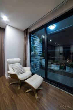 Chủ nhà nhờ gửi bán căn chung cư 2 ngủ, 3VS + 1 kho - tòa Sunshine Center, 113m2. LH: 0818 340 242