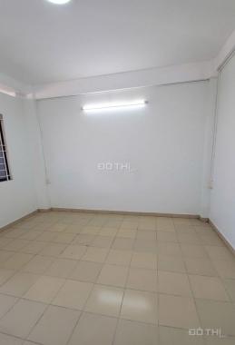 Cho thuê chung cư Cây Mai Q.11 DT 50m2, 1PN, 1WC nhà trống