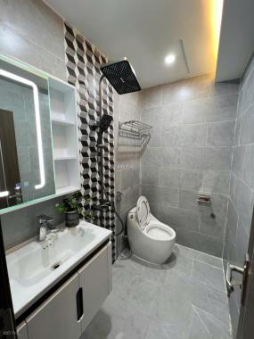Chính chủ cần bán gấp nhà 40m2 5 tầng, giá bán 7 tỷ tại Hoàng Quốc Việt