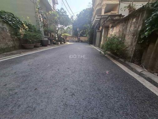 Bán mảnh đất Lô góc ngõ 210 Đức Giang, DT 31,7m oto tránh, trải nhựa giá hơn 4 tỷ TL. LH:
