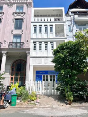 Cho thuê căn góc shophouse chung cư Nam Phúc, Phú Mỹ Hưng, Quận 7.