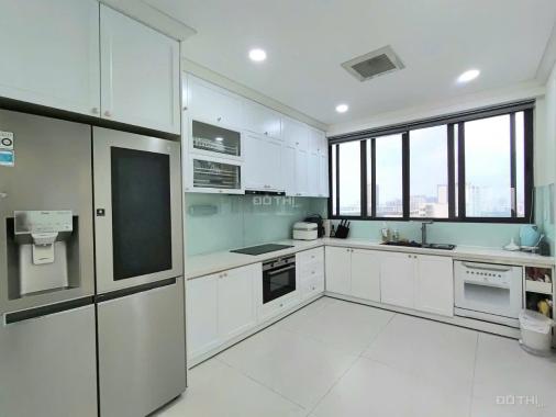 Cho thuê căn hộ Mỹ Khánh 3 có 3PN + 2WC ở Phú Mỹ Hưng lầu trung view hồ bơi