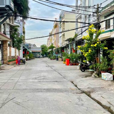 Sở hữu nhà cấp 4 hẻm 9m Lê Văn Qưới, dt: 4 x 14.5m, gác lửng. GIÁ: 5.5 TỶ. Lh: 0934196986