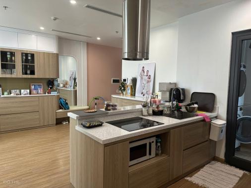 Bán căn hộ 3 phòng ngủ sẵn nội thất, tầng đẹp, hướng thoáng, Vinhomes Sky Lake Phạm Hùng