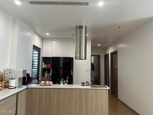 Bán căn hộ 3 phòng ngủ sẵn nội thất, tầng đẹp, hướng thoáng, Vinhomes Sky Lake Phạm Hùng
