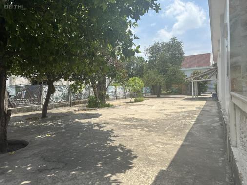 Cấn bán nhà mặt tiền 800 m2 QL 22, Tân PHú Trung Củ chi