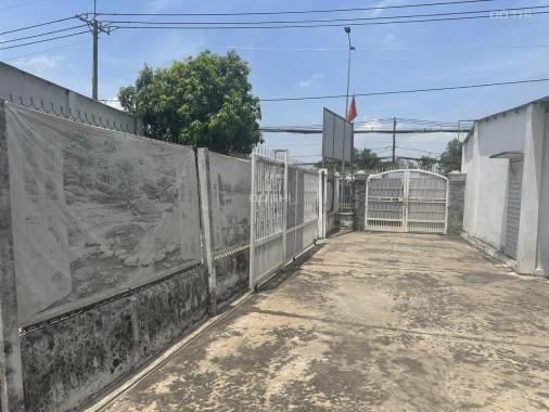 Cấn bán nhà mặt tiền 800 m2 QL 22, Tân PHú Trung Củ chi