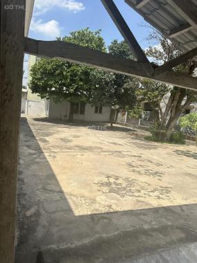 Cấn bán nhà mặt tiền 800 m2 QL 22, Tân PHú Trung Củ chi