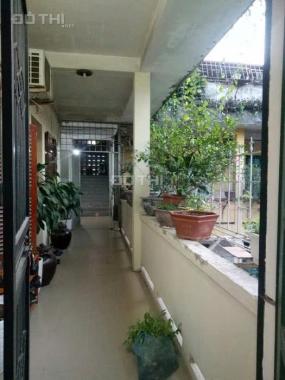 Bán nhà tập thể giáp bát, nhà đẹp ô tô đỗ cửa, giá chỉ 3.x tỷ.