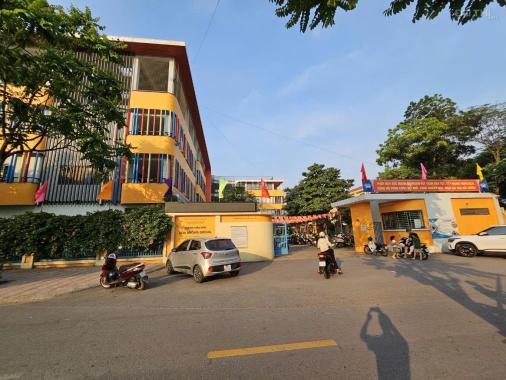 Lô Góc - Ô Cách - Việt Hưng - View Hồ - Kinh Doanh Cực Tốt - 8m MT - DT 65m2 - 16 Tỷ !!!