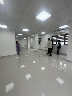 Cho thuê sàn văn phòng Nguyễn Xiển 80 m2/tầng, sàn thông .lô góc 2 mặt thoáng