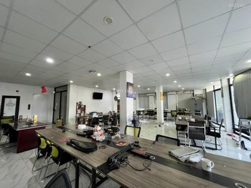 Cho thuê văn phòng 200 m2 tại Nguyễn Văn Lộc, sàn thông , mặt tiền 12m