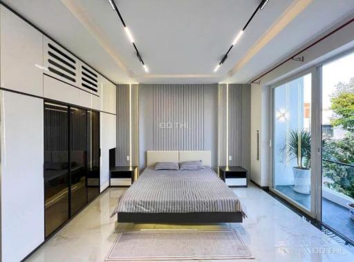 2,3TỶ TẶNG NỘI THẤT, 125m2, 3 TẦNG 3PN 3WC, SÂN RỘNG, HẺM 1/ 6M, TDM