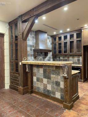 Bạn thân nhờ bán căn 161m2 full NT hoàng gia toà Diamond Residence 25 Lê Văn Lương
