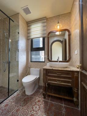 Bạn thân nhờ bán căn 161m2 full NT hoàng gia toà Diamond Residence 25 Lê Văn Lương