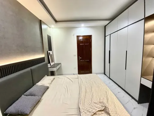 Nhà đẹp 5 tầng, diện tích 38m2 mặt tiền 4m, giá 6.15 tỷ đường Ngọc Hồi, Tứ Hiệp