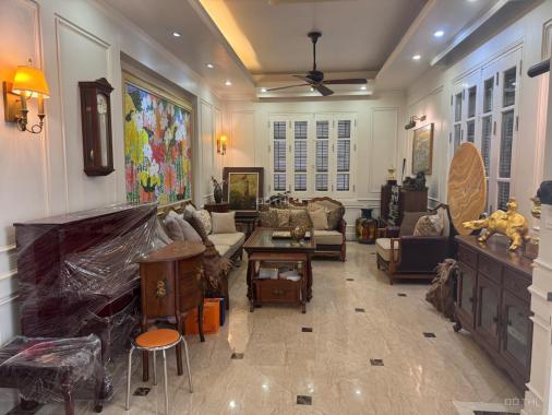 Cần bán gấp biệt thự Vạn Phúc Hà Đông 165m2, 4PN, nội thất Châu Âu, Sổ đỏ trao tay, Giá rẻ
