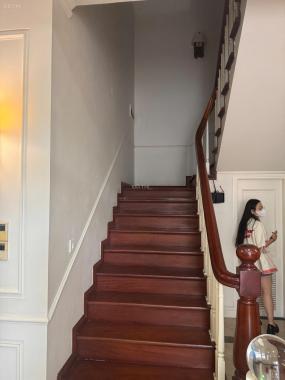 Cần bán gấp biệt thự Vạn Phúc Hà Đông 165m2, 4PN, nội thất Châu Âu, Sổ đỏ trao tay, Giá rẻ