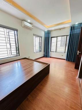 Bán nhà Nguyễn Sơn Long Biên, nhỉnh 8 tỷ, 5 tầng, lô góc, vài bước ra đường ô tô tránh