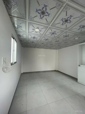 Nhà nhỏ hiếm có ngay hẻm Trường Chinh, Tân Bình