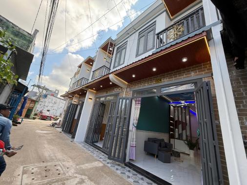 Chính chủ bán Nhà Mới Xây tại Xuân Thới Thượng, hẻm Ô Tô,Tặng nội thất