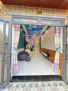 Chính chủ bán Nhà Mới Xây tại Xuân Thới Thượng, hẻm Ô Tô,Tặng nội thất