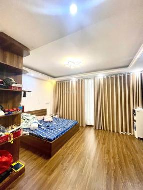 Nhà đẹp lô góc 40m 6T Thang máy Khương Trung Thanh Xuân giá 11 tỷ