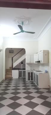 Cho thuê căn hộ riêng 3 tầng ngõ 1 Bùi Xương Trạch, ô tô đỗ sát cổng, cách phố Bùi Xương Trạch 100m