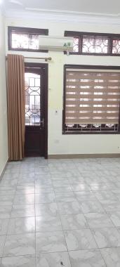 Cho thuê căn hộ riêng 3 tầng ngõ 1 Bùi Xương Trạch, ô tô đỗ sát cổng, cách phố Bùi Xương Trạch 100m