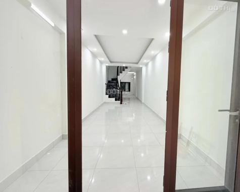 Bán nhà Lĩnh Nam thoáng, cửa ô tô tránh, nhìn sang Sunshine, chỉ 10.8 tỷ.