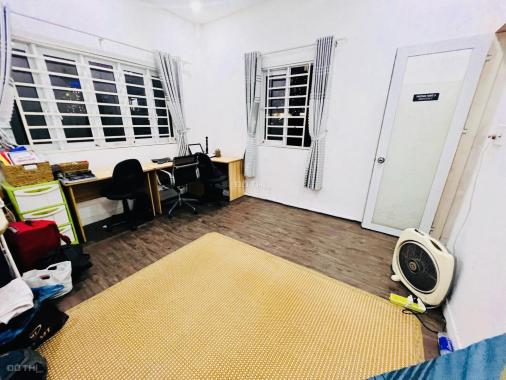 Chính chủ cho thuê Nhà Nguyên Căn Đẹp, giáp Q1, giá tốt