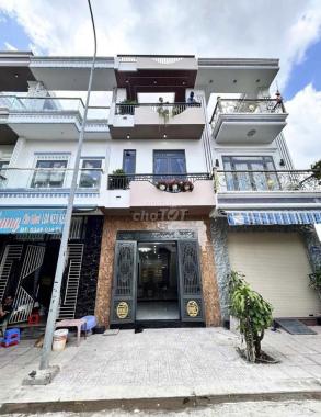 BÁN NHÀ 1 TRỆT 2 LẦU GẦN VÒNG XOAY AN PHÚ