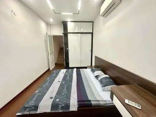 NHÀ QUAN NHÂN – 4 PHÒNG – SÂN ĐỂ XE – Ở VỪA KINH DOANH – GIÁ 6.75 TỶ!