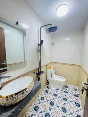 Bán nhà mặt tiền khủng,ô tô tránh,xách vali về ở luôn.