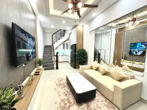 Bán nhà trung tâm Cầu Giấy 30m2 x 5 tầng giá nhỉnh 7 tỷ